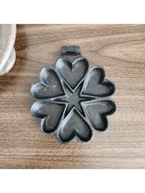 Griswold Reproduction Cast Iron Hearts And Stars Baking Dish